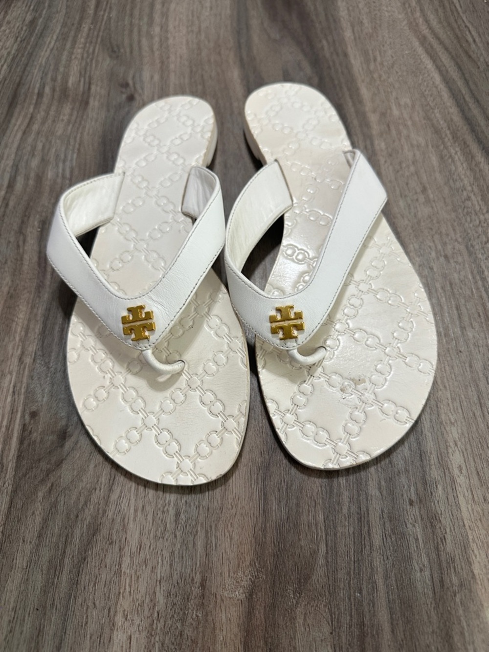 Tory Burch White Leather Logo Thong Sandals with Gold Emblem - Picture 4 of 11
